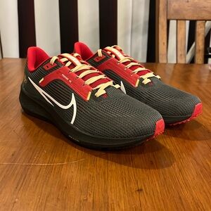 Nike Air Pegasus 40 NFL San Francisco 49ers shoes sneakers DZ5990 001 Mens Sz 8